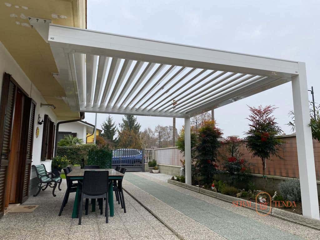 pergola bioclimatica realizzazione a Boffalora d'Adda eseguita da Seral Tenda di Lodi