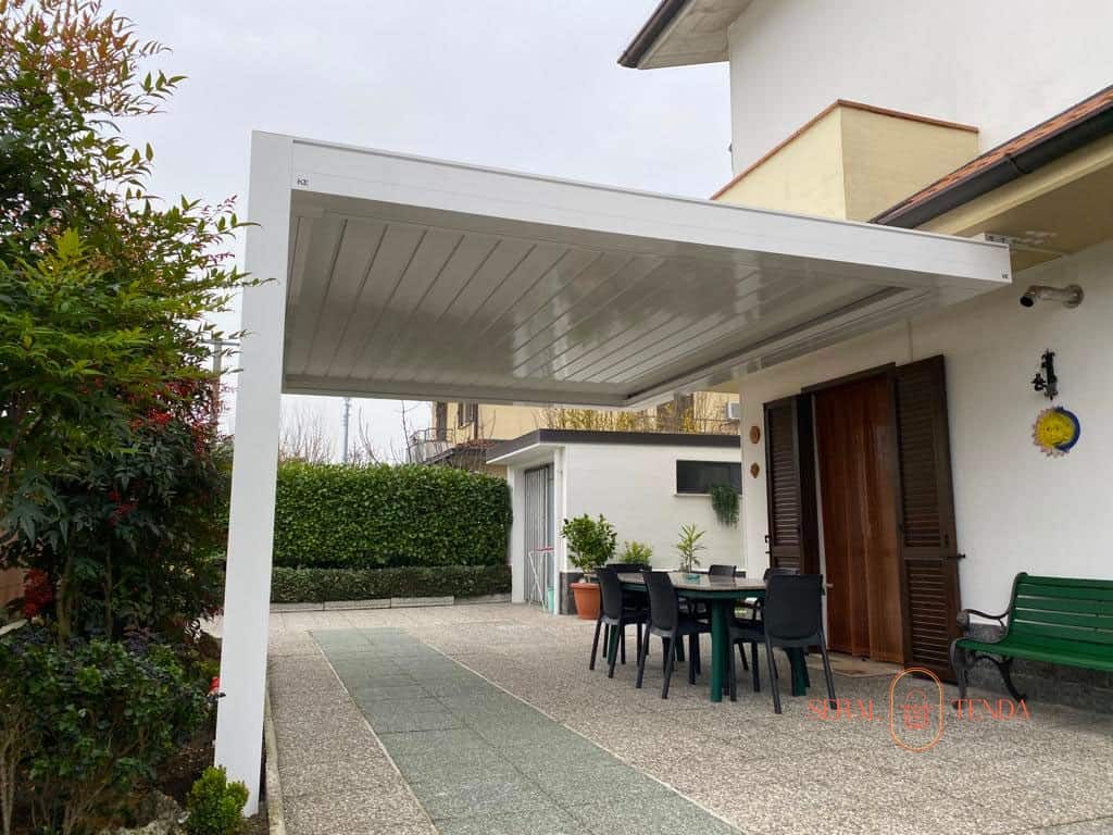 pergola bioclimatica realizzazione a Boffalora d'Adda eseguita da Seral Tenda di Lodi